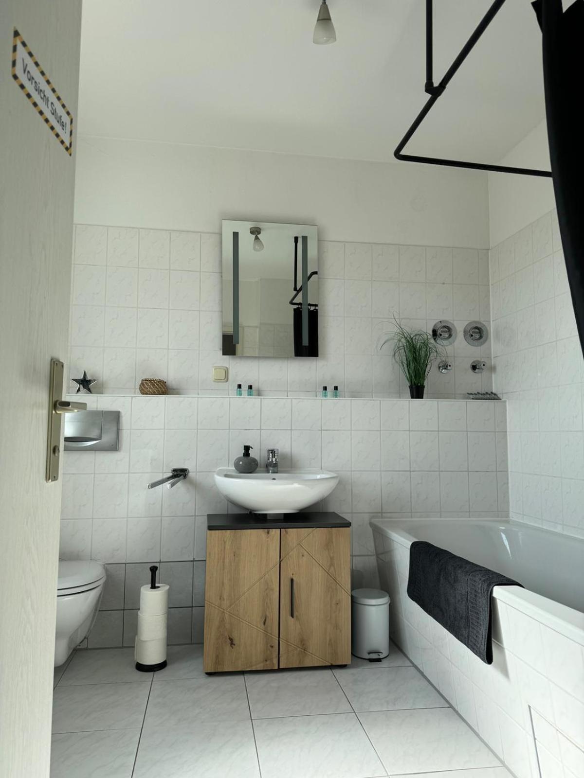 Stylische Ferienwohnung Gratis Wifi Naehe Bahnhof Zwickau Ngoại thất bức ảnh